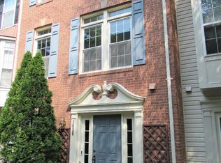 1036 Harrison Cir, Alexandria, VA 22304