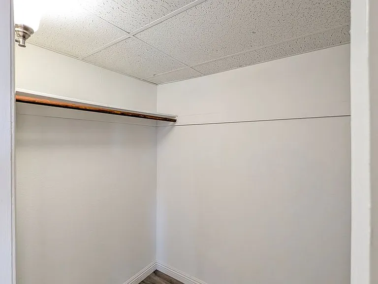 Chateau Lamont Apartments — Photo 11