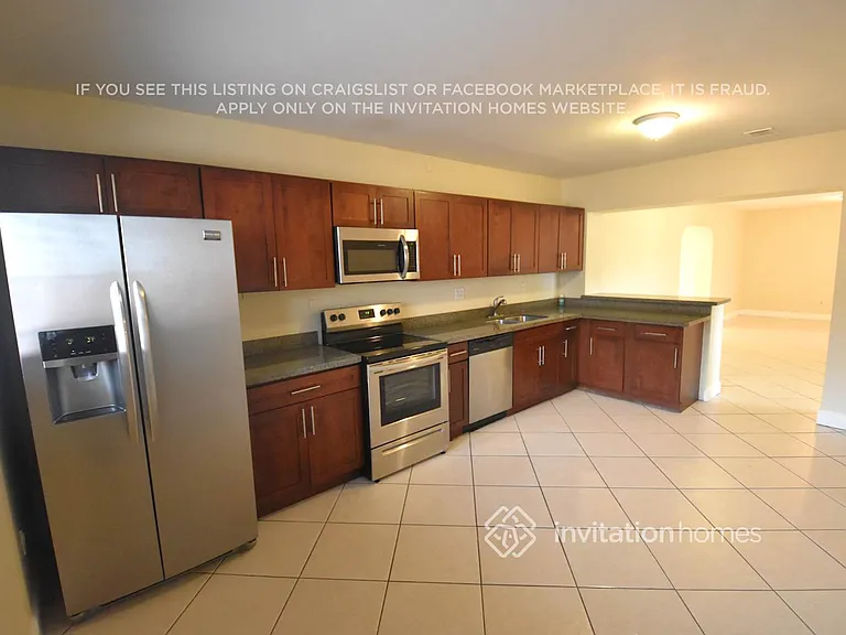 623 W 63rd Dr — Photo 4