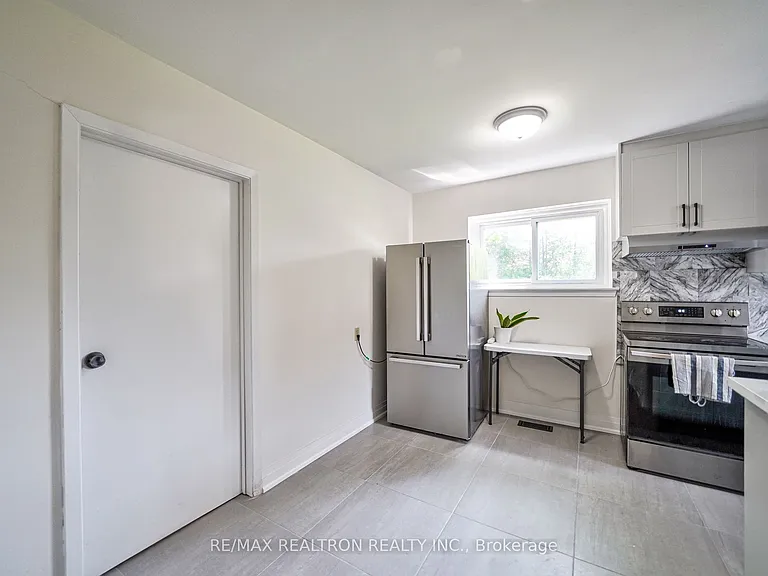 50 Axsmith Cres — Photo 15