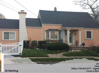 6 Dawson Dr, Valley Stream, NY 11581