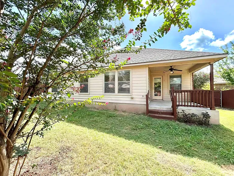 1104 Valerie Cv — Photo 25