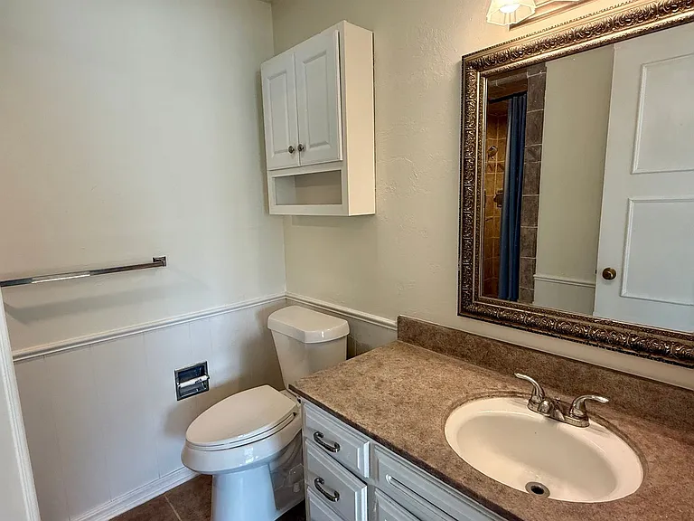 3007 W Wilshire Blvd — Photo 18