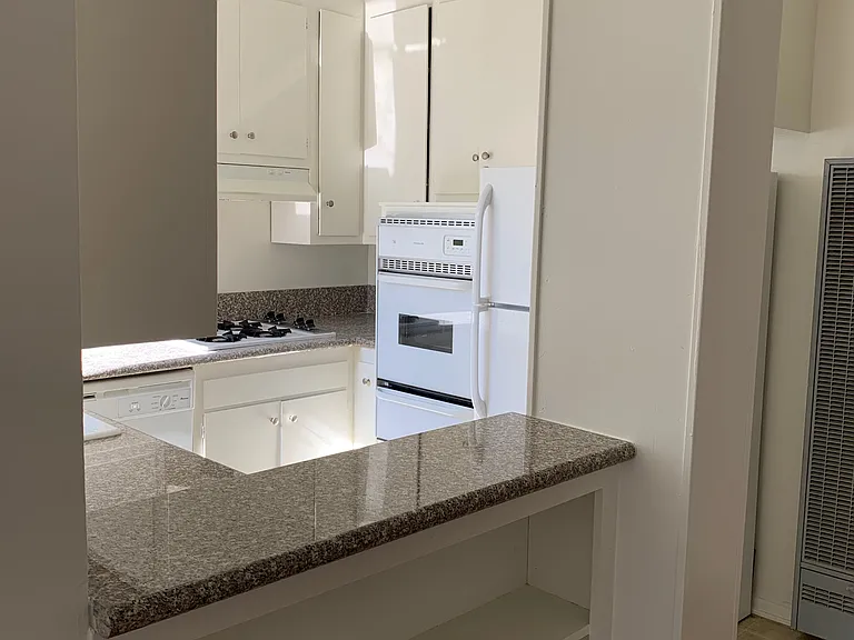 17830 Magnolia Blvd #11 — Photo 1