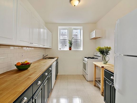 3rd image of 1213 Union St #B