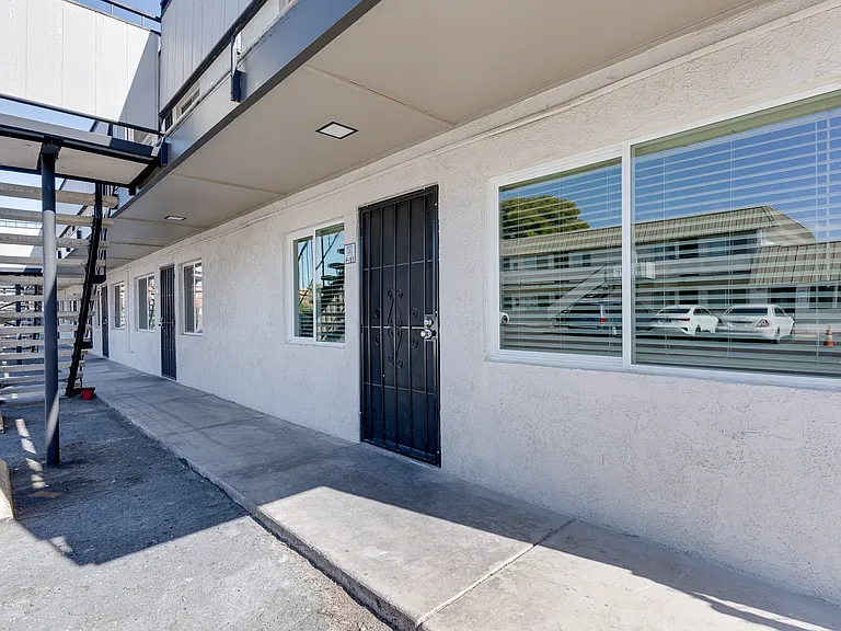 Red Rock Cove Apartments — Photo 37