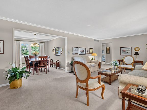 5th image of 2209 Meadow Ln