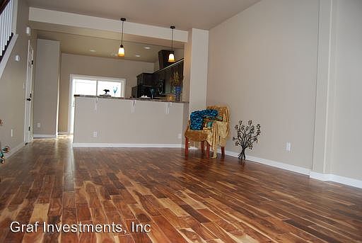 2nd image of 204 Valleyview Ave