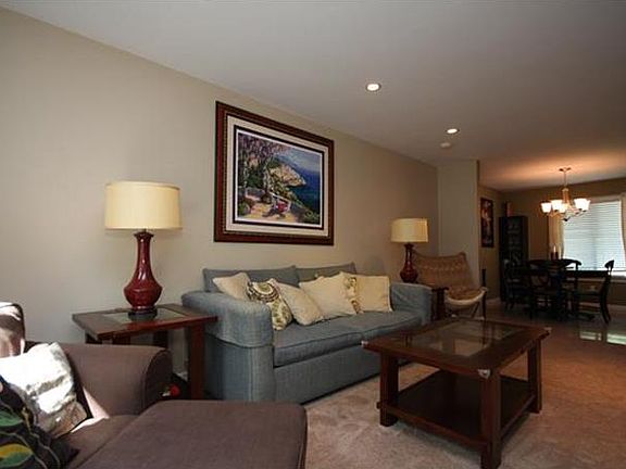 5th image of 469 Country Club Ln