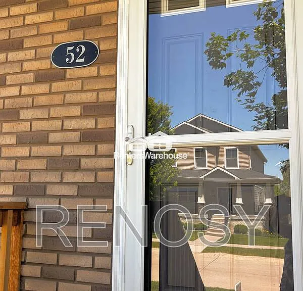 52 SE Booth Ave — Photo 3