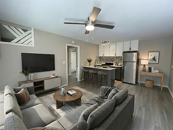 3rd image of 700 1/2 Hearn St #212