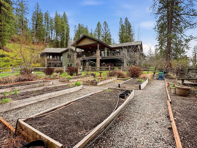 7310 E Hatch Rd — Photo 28