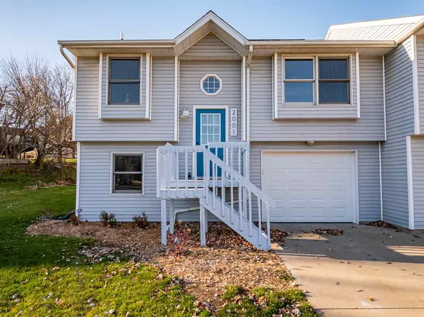 2001 Plaen View Dr, Iowa City, IA 52246