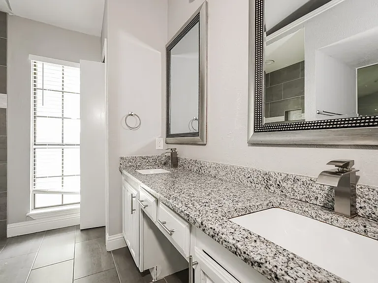 2303 Villanova St — Photo 11
