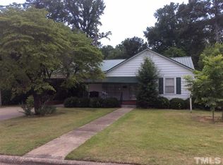 1205 W Divine St, Dunn, NC 28334