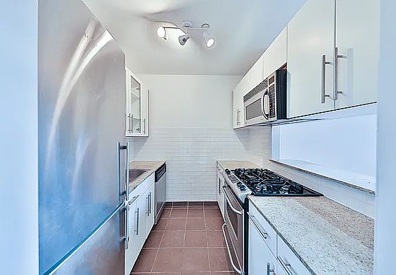 5th image of 82 Beaver St APT 1301