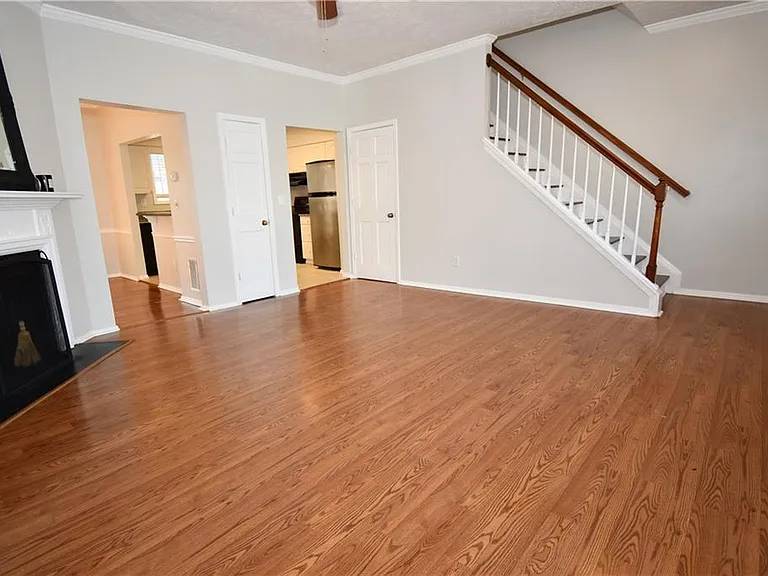 604 Wedgewood Way — Photo 3