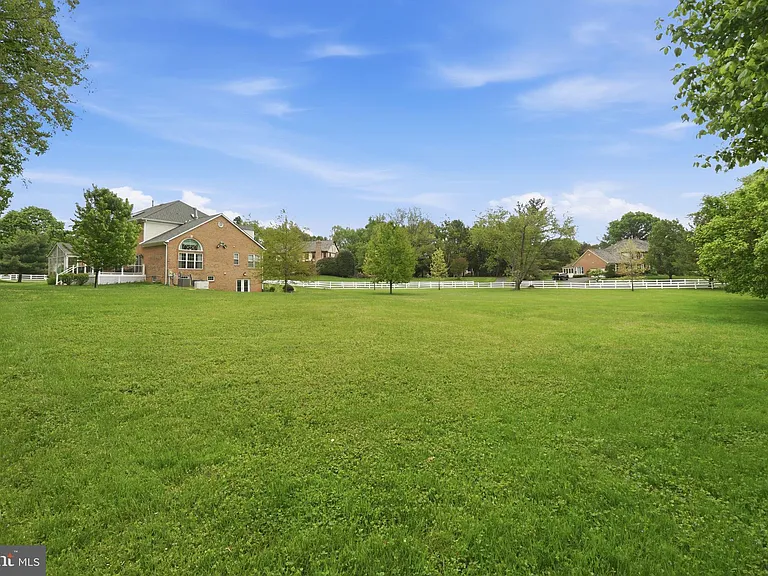 13010 Boswell Ct — Photo 17