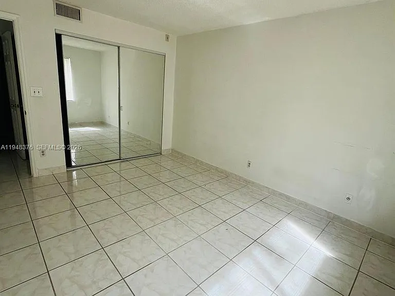 724 NE 4th St #5 — Photo 7