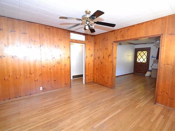3rd image of 4462 E Illinois Ave