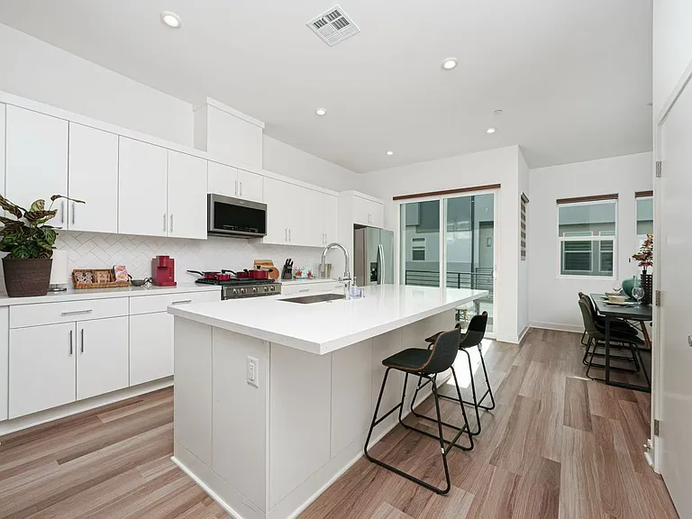 1607 W Cara Dr — Photo 15