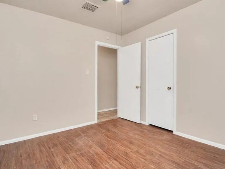 4803 Beechaven St — Photo 11