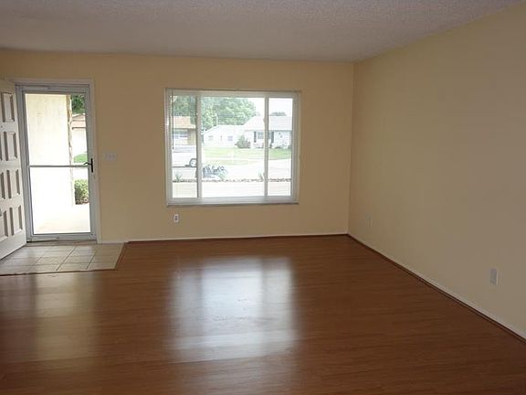 3rd image of 2902 Macalpin Dr S
