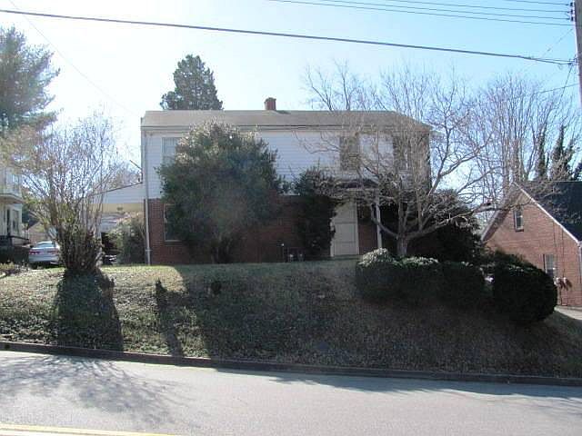 1st image of 914 Spruce St #A