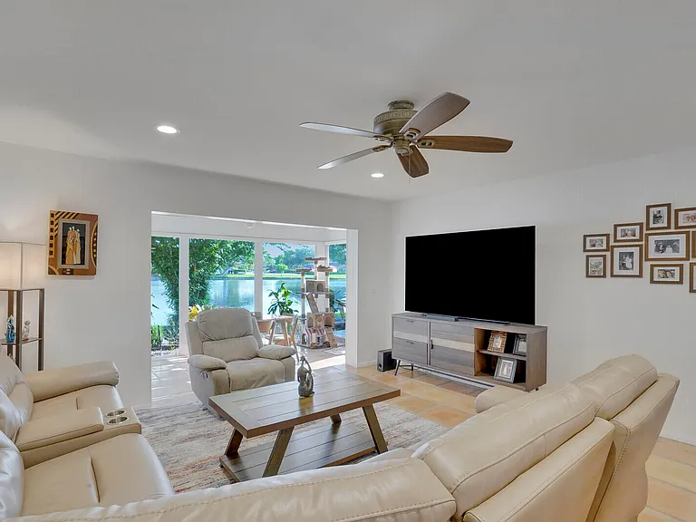 772 Nantucket Cir #B — Photo 12