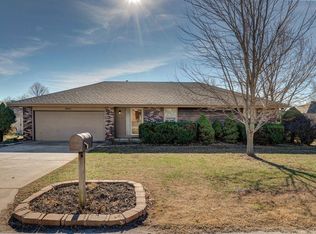 2444 W Swallow St, Springfield, MO 65810