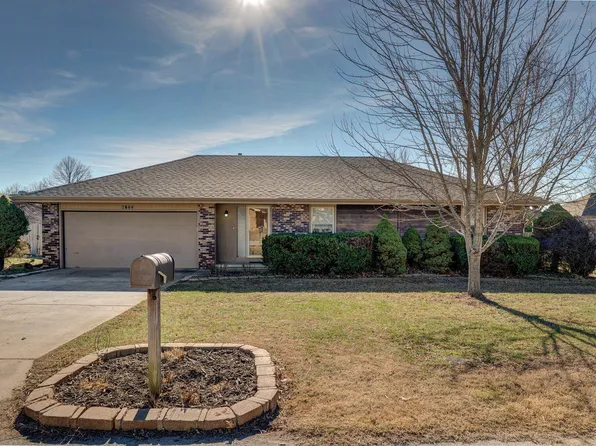 2444 W Swallow Street, Springfield, MO 65810