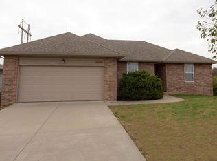 3747 N Bear Creek Ave, Springfield, MO 65803