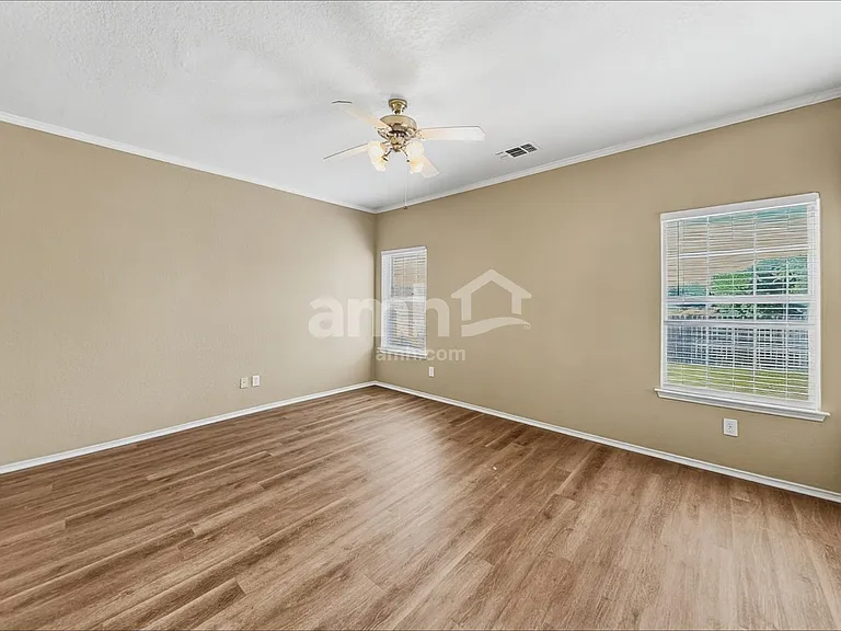 7504 Wood Slope Dr — Photo 11