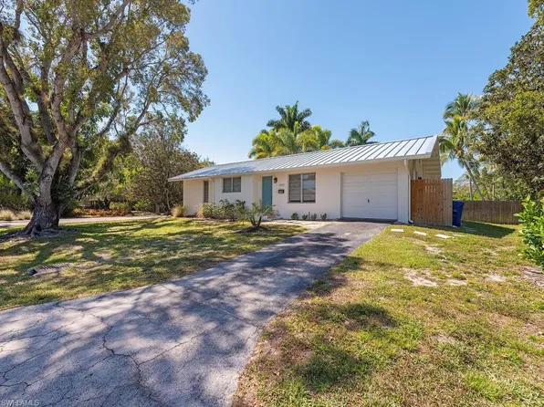 1055 13th ST N, NAPLES, FL 34102