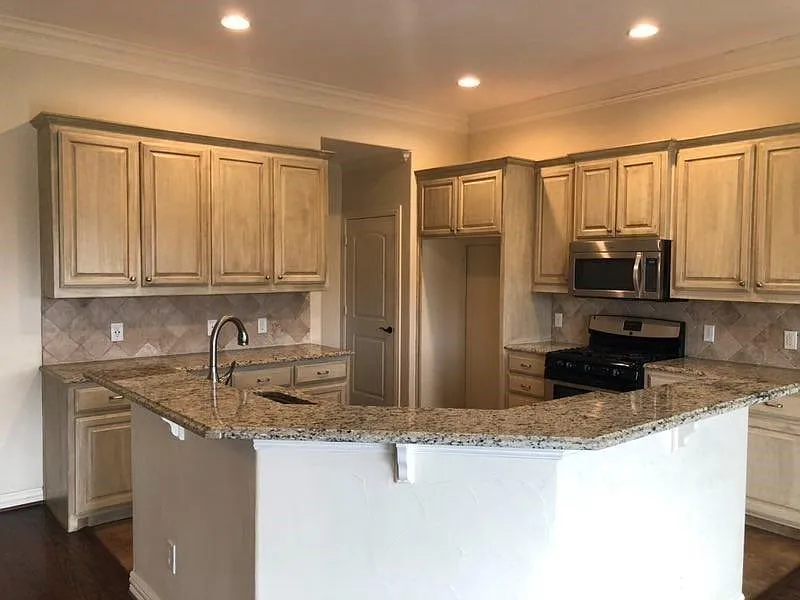 3 bed, 2.5 bath, 2800 sqft, $2,800 — Photo 4