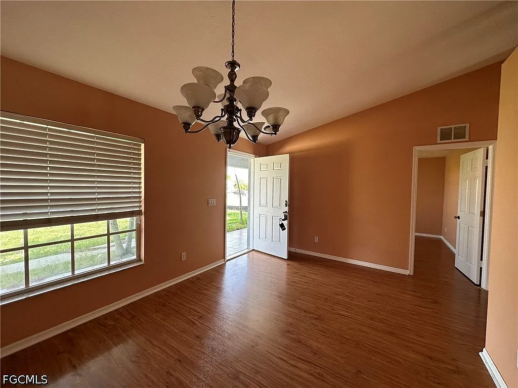 3 bed, 2.0 bath, 1639 sqft, $1,625 — Photo 3