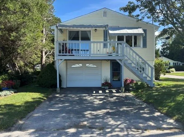 975 Anthony Rd, Portsmouth, RI 02871