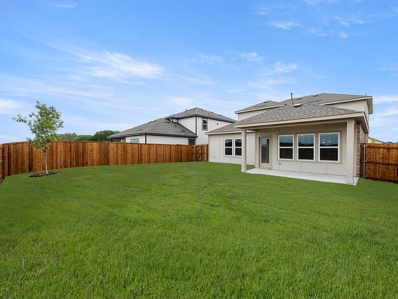 3rd image of 308 Sequoia Ln