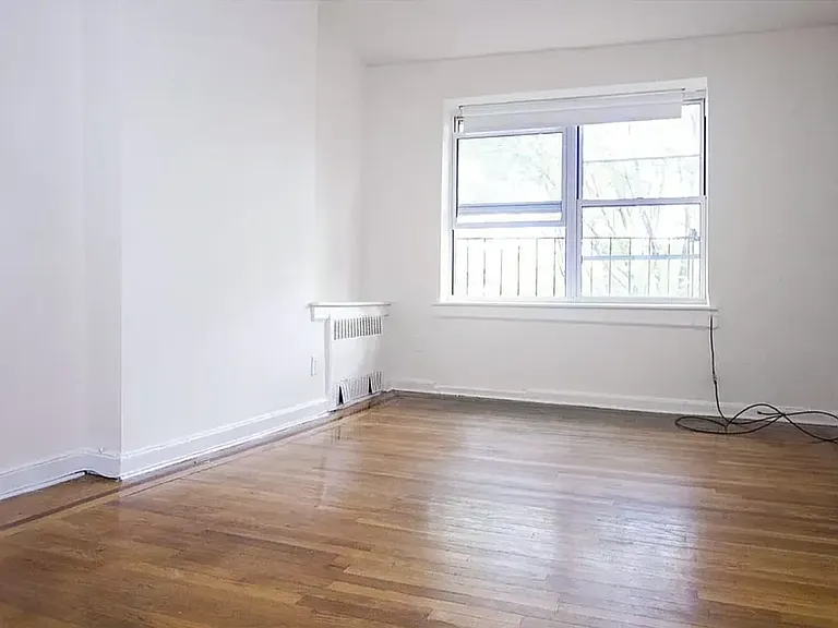 40 Grove St #2B — Photo 4