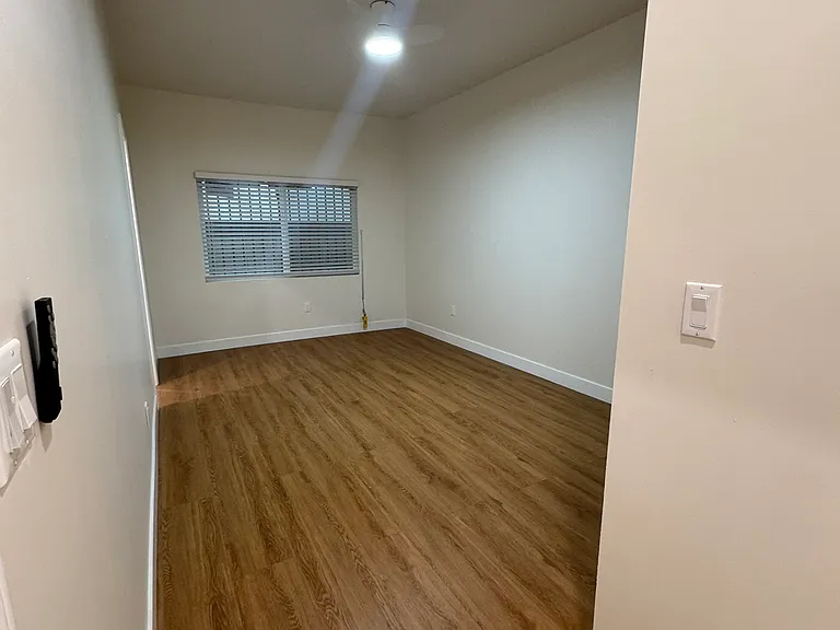 556 N Oxford Ave #108 — Photo 7