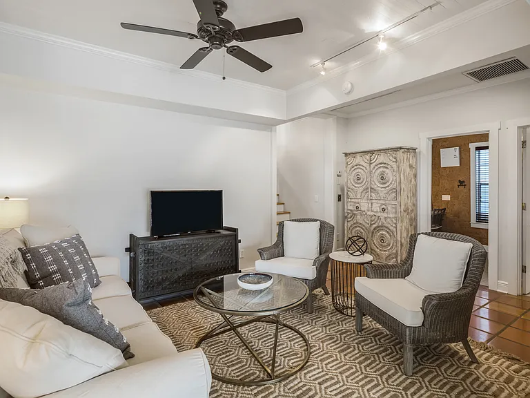 903 Thomas St — Photo 11