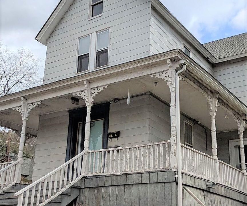2nd image of 301 Willow Ave