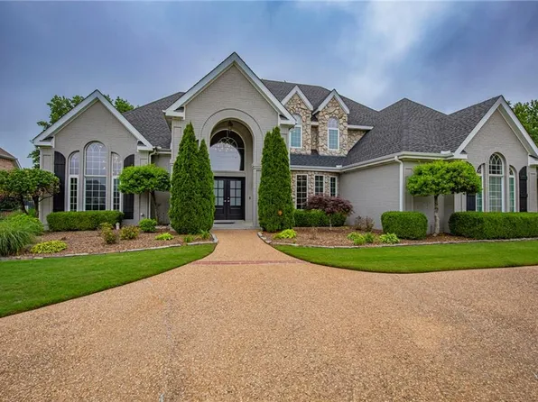 9 W Leiston Dr, Rogers, AR 72758