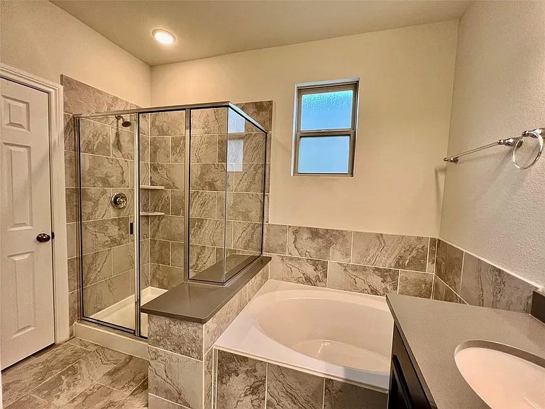 10916 Cannes Memorial Dr — Photo 19