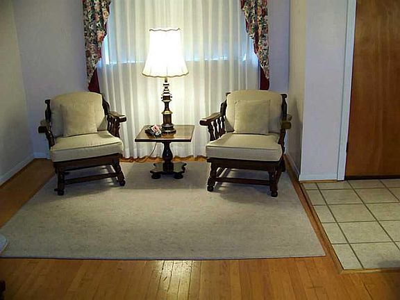 4th image of 2742 W 32nd St