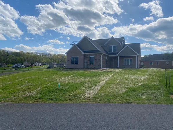 1743 Carrera Dr, Chambersburg, PA 17202