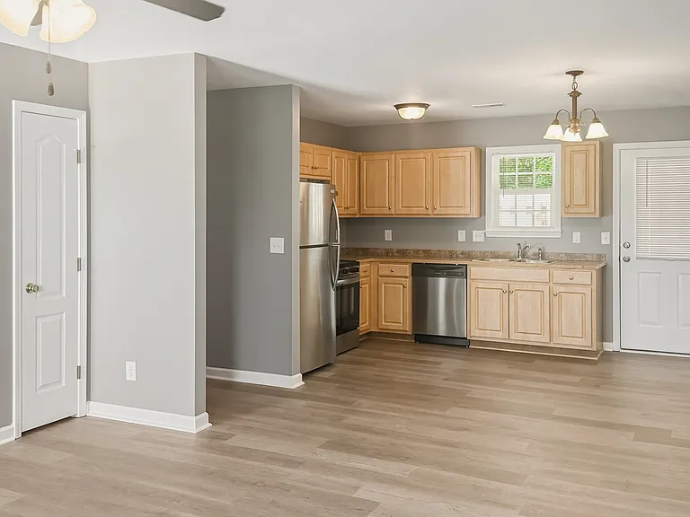 2215 Moran St — Photo 5