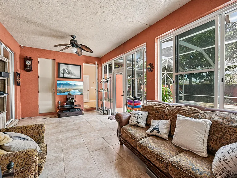 3044 SW Savona Blvd — Photo 5