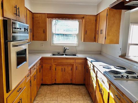 5th image of 843 Orange St