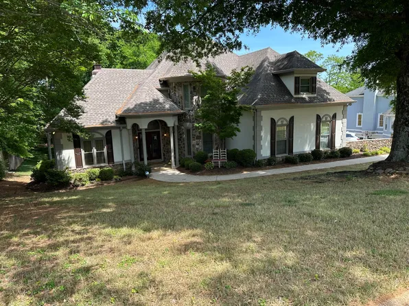 1829 Bay Pointe Dr, Hixson, TN 37343